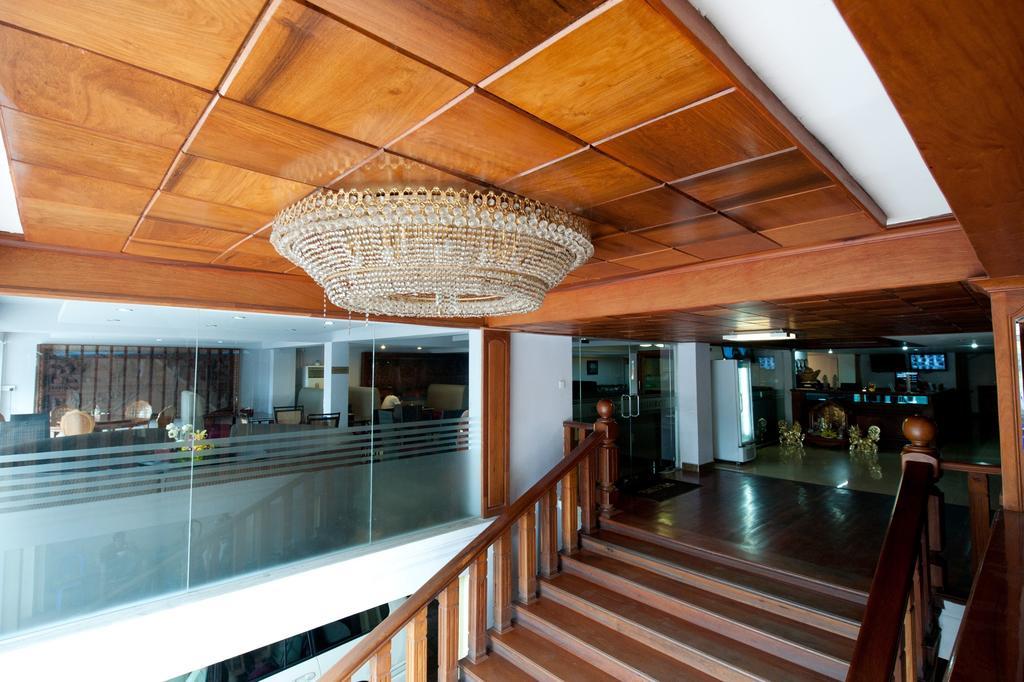 Circuit Hotel & Cafe - Nana Hotel Phnom Penh Eksteriør billede