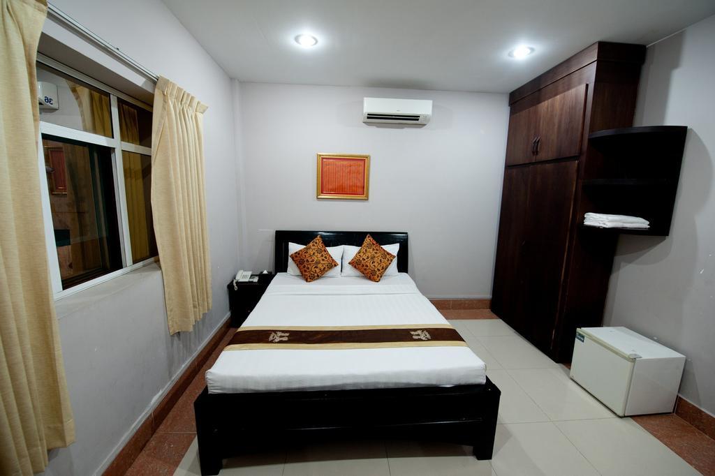 Circuit Hotel & Cafe - Nana Hotel Phnom Penh Eksteriør billede