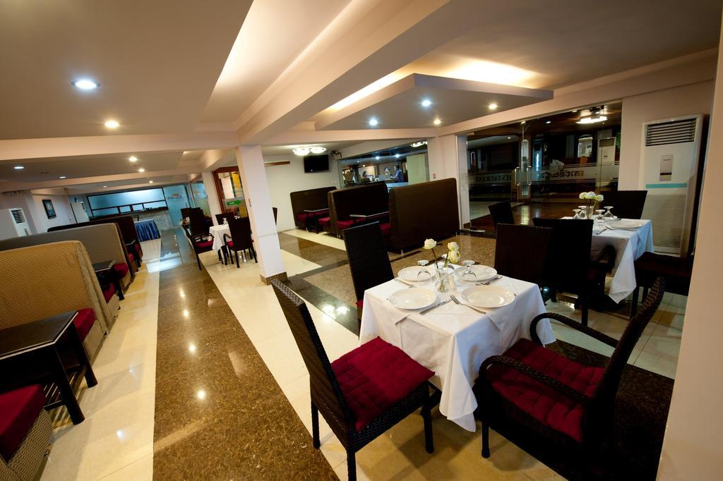 Circuit Hotel & Cafe - Nana Hotel Phnom Penh Eksteriør billede