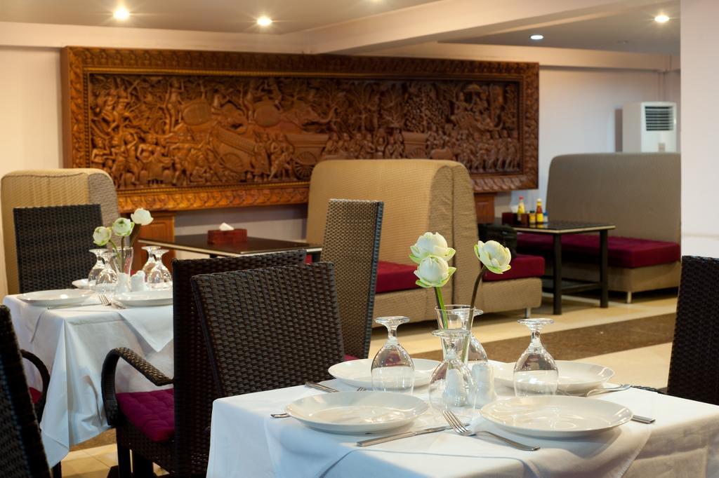 Circuit Hotel & Cafe - Nana Hotel Phnom Penh Eksteriør billede