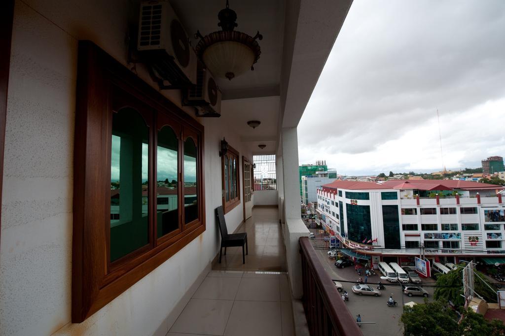Circuit Hotel & Cafe - Nana Hotel Phnom Penh Eksteriør billede