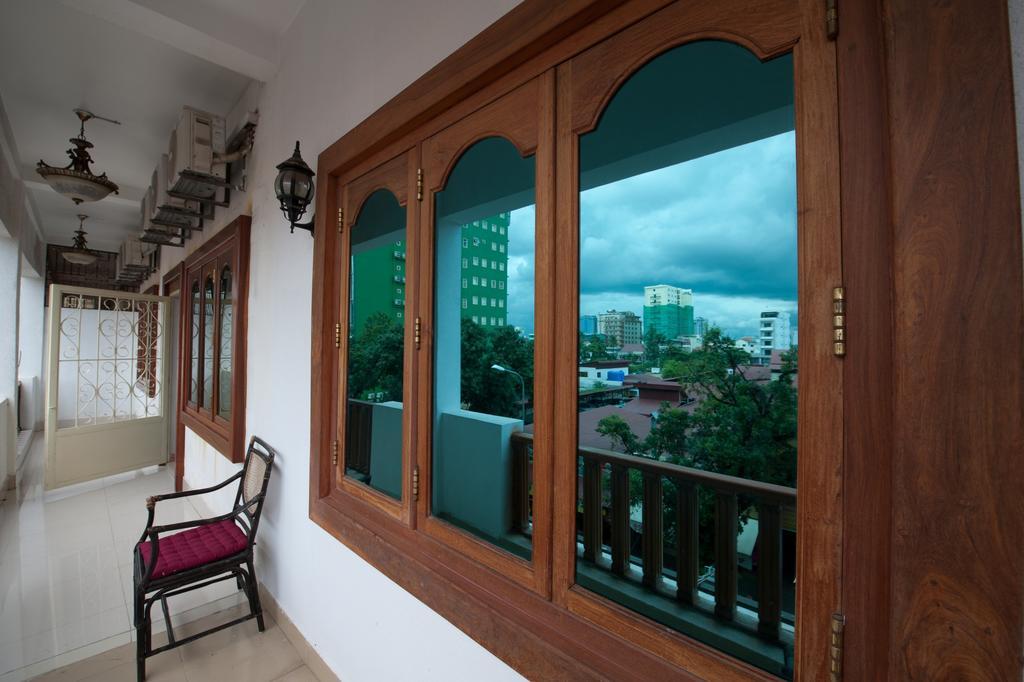 Circuit Hotel & Cafe - Nana Hotel Phnom Penh Eksteriør billede