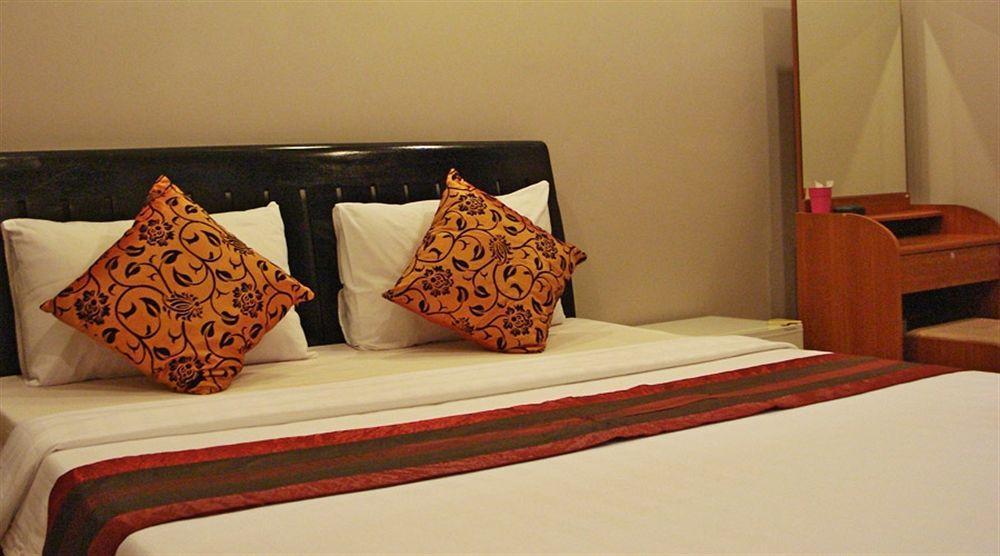 Circuit Hotel & Cafe - Nana Hotel Phnom Penh Eksteriør billede
